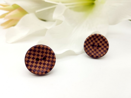 Preview: dunkellila Karo Knopf Ohrstecker Holz Button